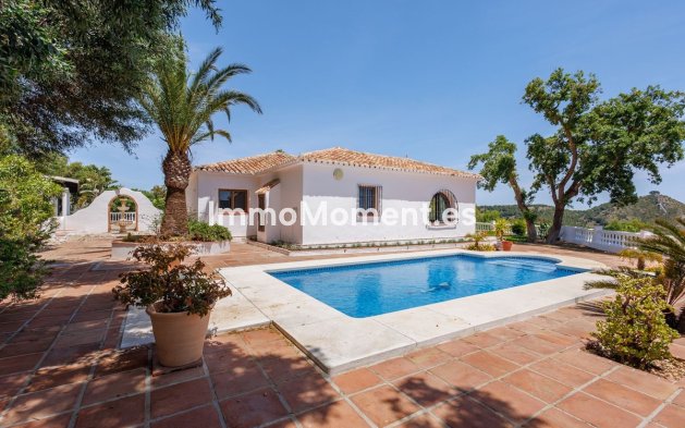 Wiederverkauf - Freistehende Villa -   Inländisch - Alhaurín el Grande Centro