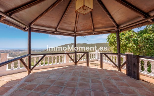 Wiederverkauf - Freistehende Villa -   Inländisch - Alhaurín el Grande Centro