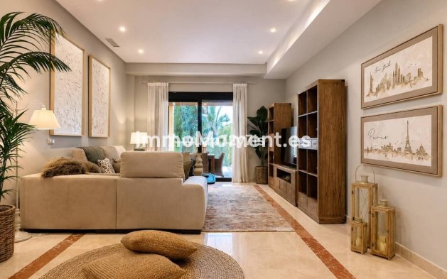 Resale - Apartment - Marbella - Puerto Banús