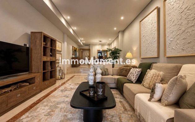 Resale - Apartment - Marbella - Puerto Banús