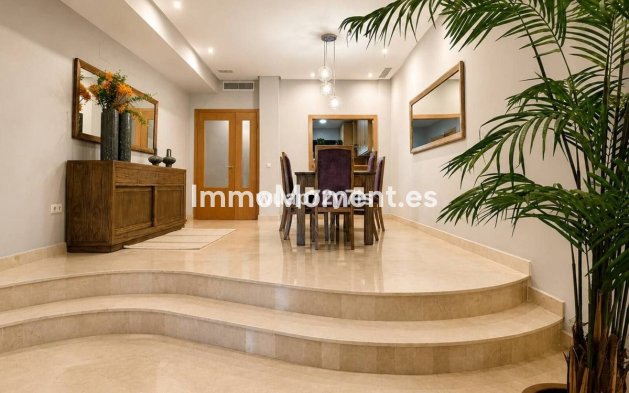 Resale - Apartment - Marbella - Puerto Banús