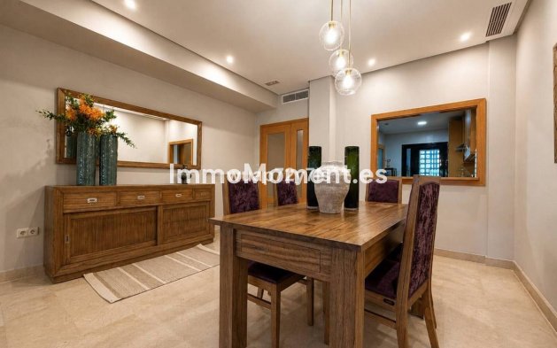 Resale - Apartment - Marbella - Puerto Banús