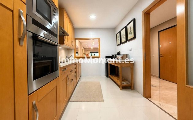 Resale - Apartment - Marbella - Puerto Banús