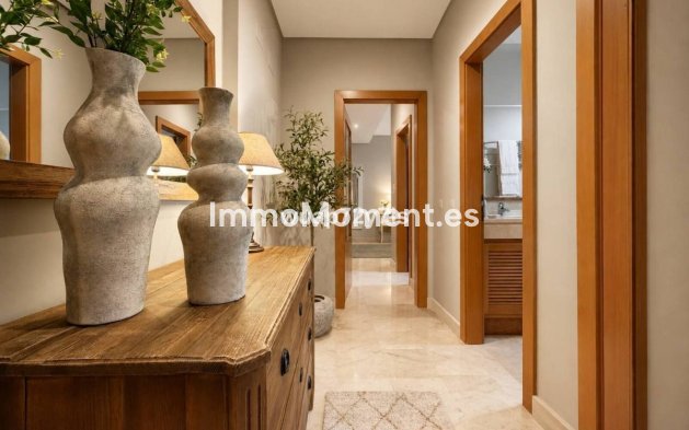 Resale - Apartment - Marbella - Puerto Banús