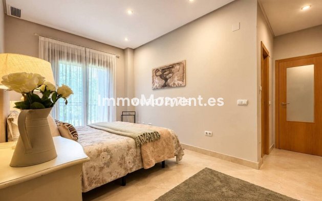 Resale - Apartment - Marbella - Puerto Banús