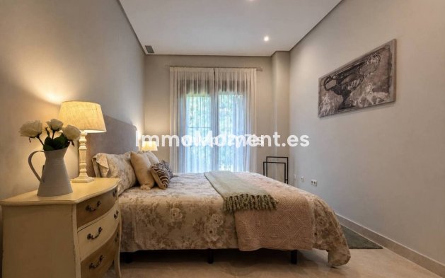 Resale - Apartment - Marbella - Puerto Banús