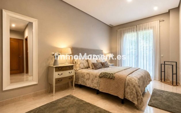 Resale - Apartment - Marbella - Puerto Banús