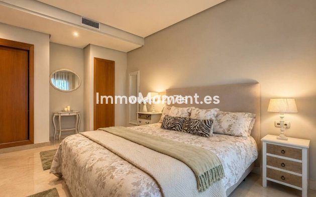 Resale - Apartment - Marbella - Puerto Banús