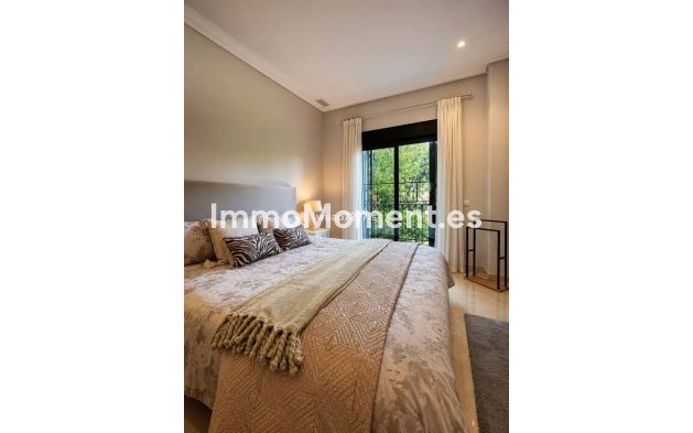 Resale - Apartment - Marbella - Puerto Banús
