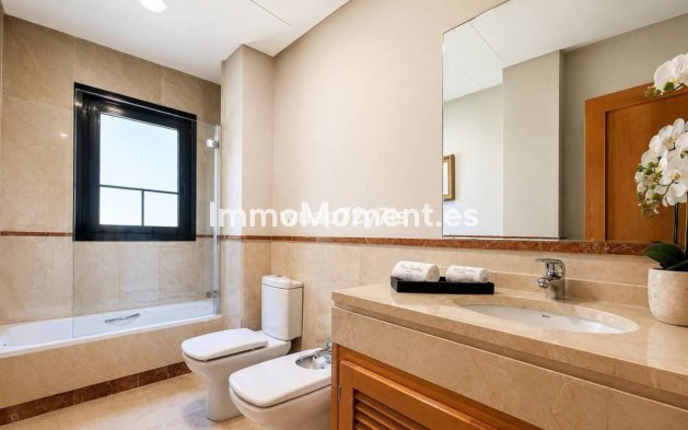 Resale - Apartment - Marbella - Puerto Banús
