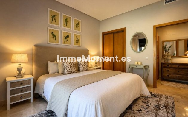 Resale - Apartment - Marbella - Puerto Banús