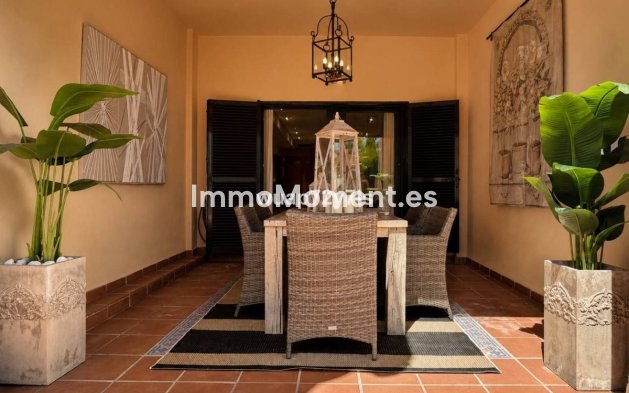 Resale - Apartment - Marbella - Puerto Banús