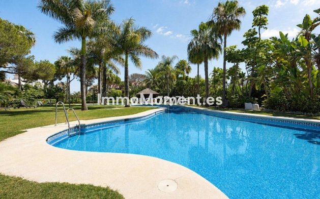 Resale - Apartment - Marbella - Puerto Banús