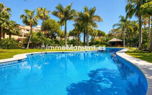 Resale - Apartment - Marbella - Puerto Banús