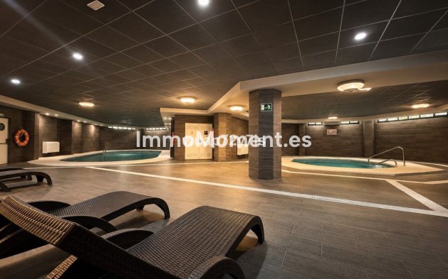 Resale - Apartment - Marbella - Puerto Banús