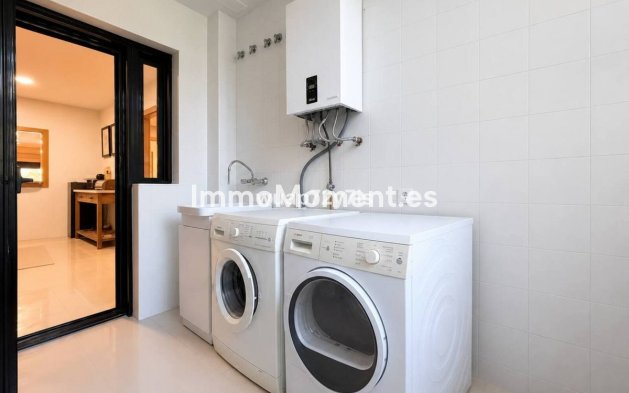 Resale - Apartment - Marbella - Puerto Banús