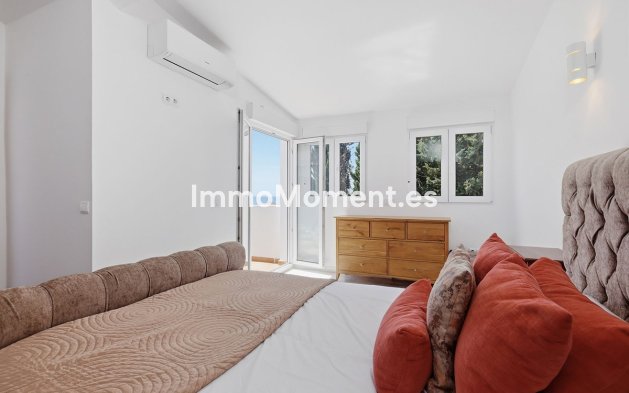 Resale - Detached villa - Estepona - Estepona Centro
