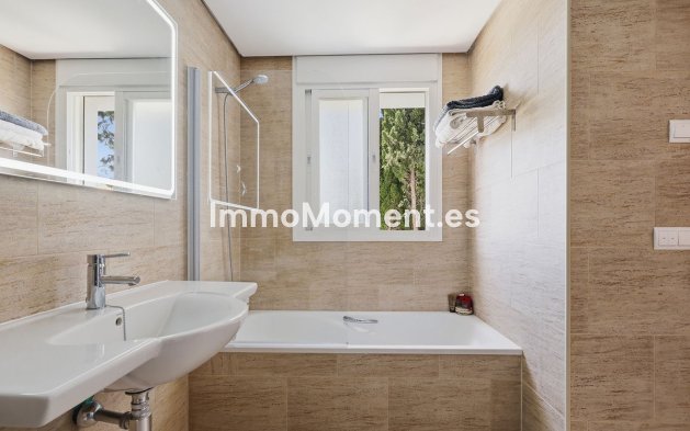 Resale - Detached villa - Estepona - Estepona Centro
