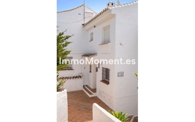 Resale - Townhouse - Marbella - Altos de los Monteros