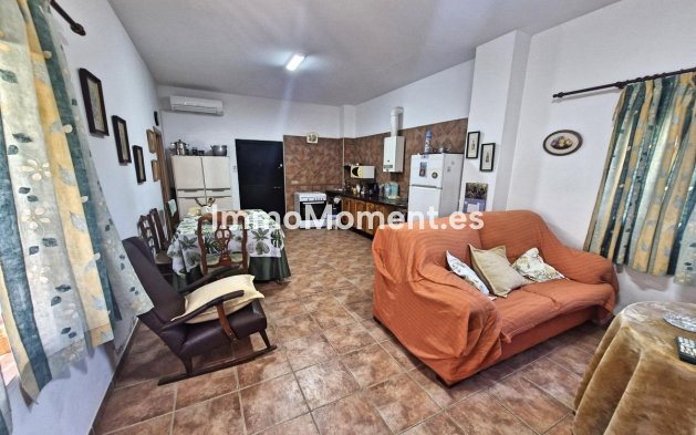 Resale - Country house - Málaga - Campanillas