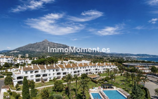 Resale - Apartment - Marbella - Nueva Andalucía
