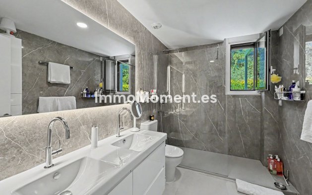 Resale - Apartment - Sotogrande