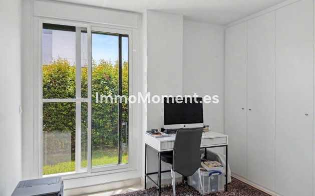 Resale - Apartment - Sotogrande