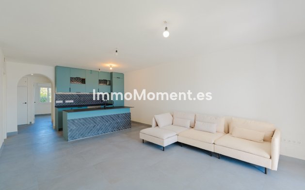 Resale - Apartment - Marbella - Nueva Andalucía