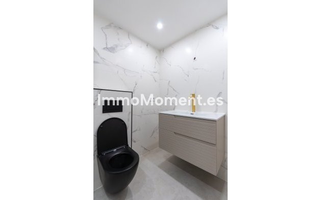 Resale - Apartment - Marbella - Nueva Andalucía