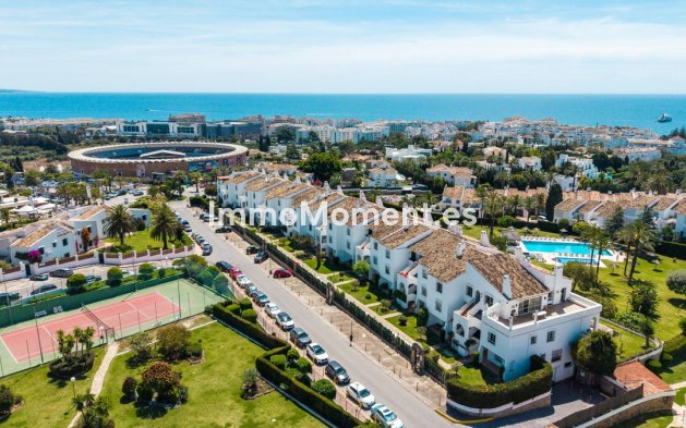 Resale - Apartment - Marbella - Nueva Andalucía