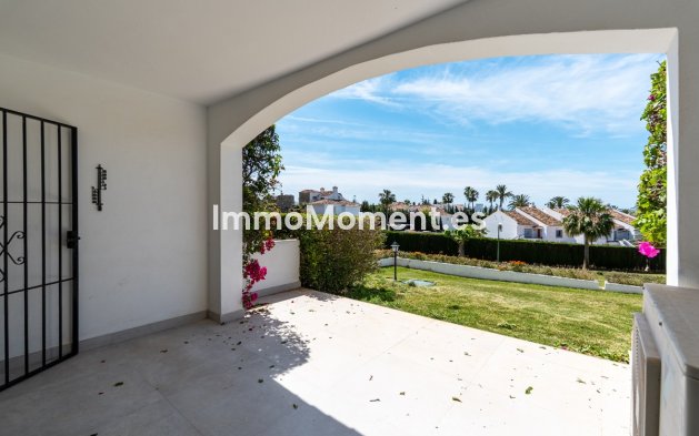 Resale - Apartment - Marbella - Nueva Andalucía