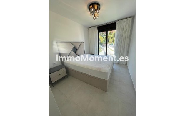 Resale - Apartment - Estepona - Atalaya