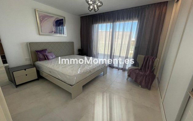 Resale - Apartment - Estepona - Atalaya