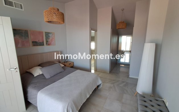Resale - Detached villa - Estepona - Estepona Centro