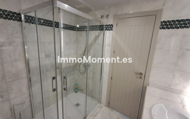 Resale - Detached villa - Estepona - Estepona Centro