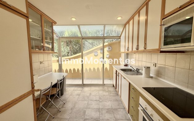 Resale - Apartment - Marbella - Río Real