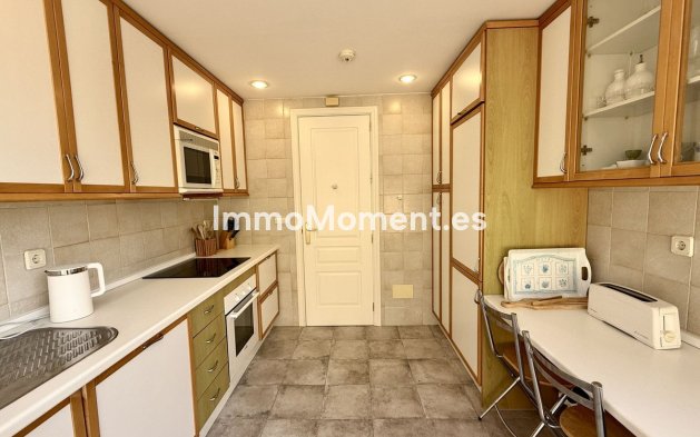 Resale - Apartment - Marbella - Río Real
