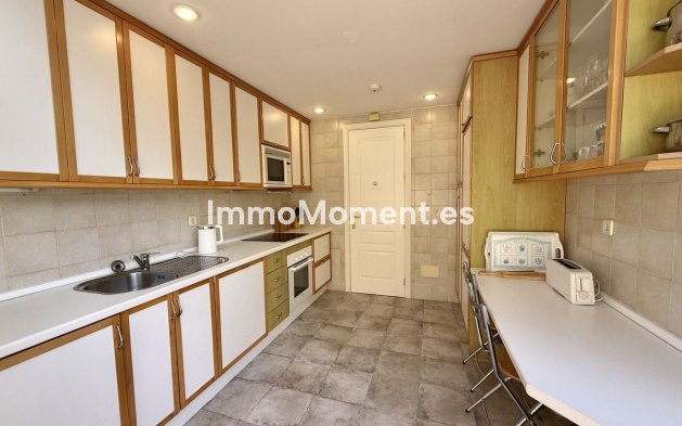 Resale - Apartment - Marbella - Río Real