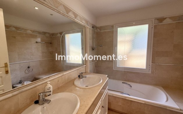 Resale - Apartment - Marbella - Río Real