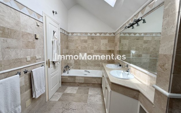 Resale - Apartment - Marbella - Río Real