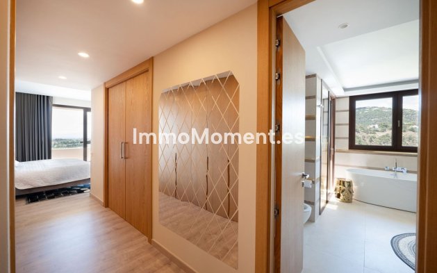 Resale - Apartment - Benahavís - La Quinta
