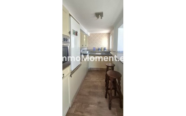 Wiederverkauf - Wohnung -   Inländisch - Istán