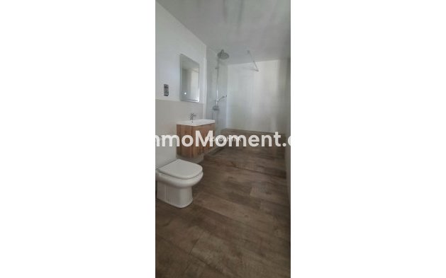 Wiederverkauf - Wohnung -   Inländisch - Istán