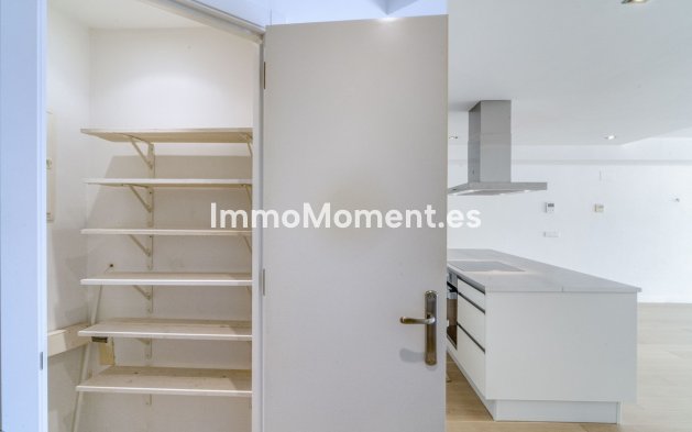 Resale - Apartment - Marbella - Puerto Banús