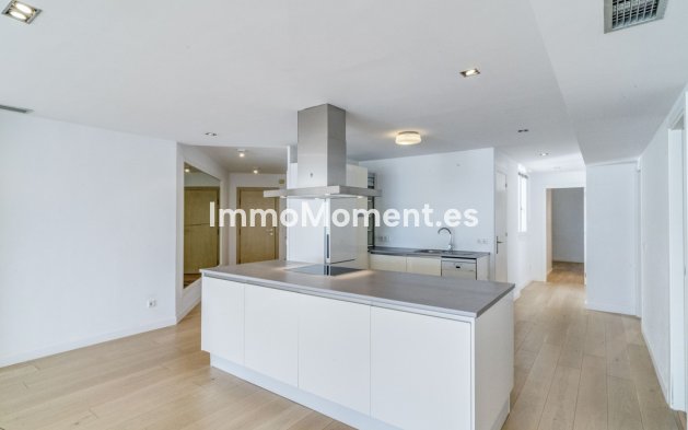 Resale - Apartment - Marbella - Puerto Banús