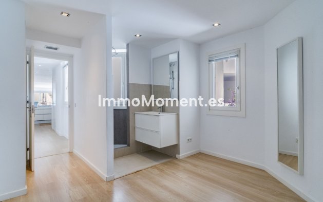 Resale - Apartment - Marbella - Puerto Banús