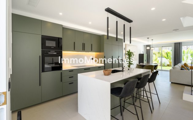 Resale - Townhouse - Marbella - Nueva Andalucía