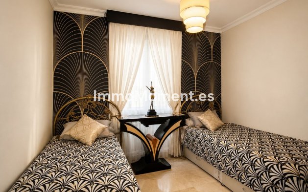 Resale - Apartment - Marbella - Guadalmina Alta