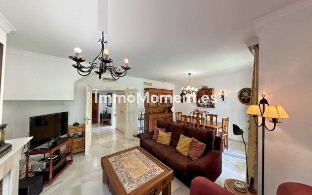 Wiederverkauf - Freistehende Villa - Estepona  - Atalaya