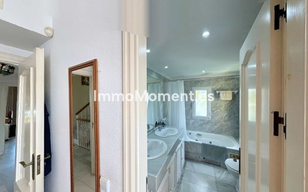 Wiederverkauf - Freistehende Villa - Estepona  - Atalaya